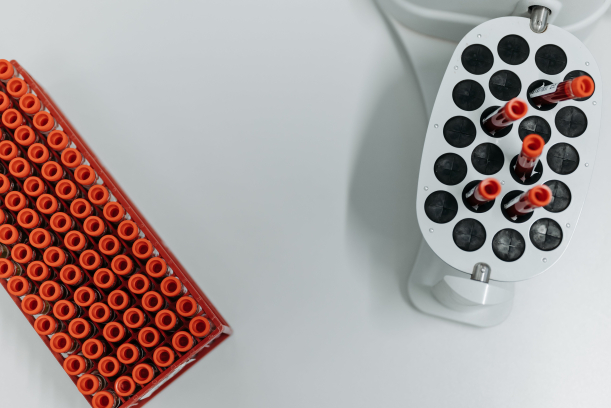 Dispositivos para análise de sangue.